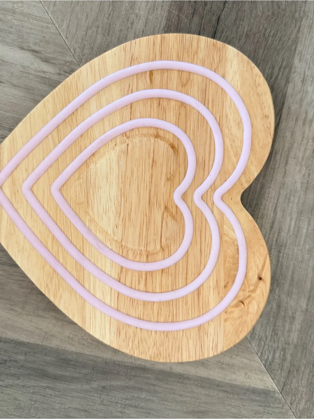 Le Creuset Heart-Shaped Wooden Magnetic Trivet | pink silicon rings | NEW - Picture 5 of 7